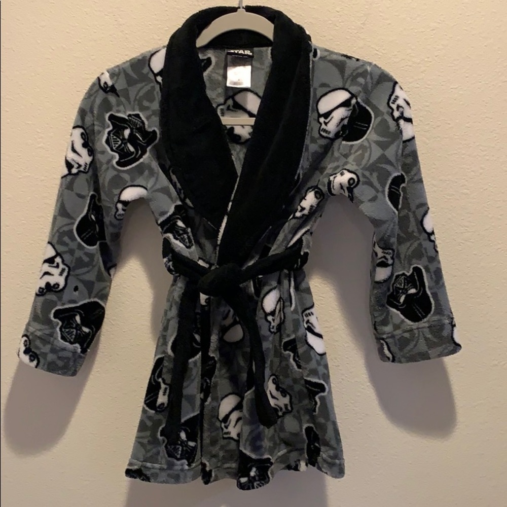 Star Wars Boys Robe. Size 5.​​​​​​​​​​​​